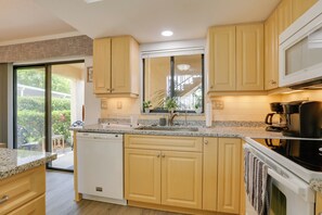 Apartment (2 Bedrooms) | Interior - Covered Lanai & Waterfront View: Cape Coral Condo (Cape Coral)