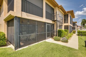 Apartment (2 Bedrooms) | Interior - Covered Lanai & Waterfront View: Cape Coral Condo (Cape Coral)