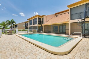 Apartment (2 Bedrooms) | Interior - Covered Lanai & Waterfront View: Cape Coral Condo (Cape Coral)