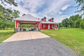 Exterior - Rural Family Retreat < 3 Mi to Fishing & Boating! (Higden)