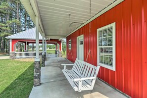 Terrace/patio - Rural Family Retreat < 3 Mi to Fishing & Boating! (Higden)