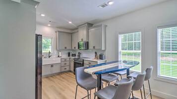 Microwave, oven, stovetop, dishwasher