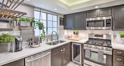 Bright Burbank Condo < 2 Mi to Griffith Park!