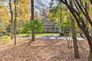 House (3 Bedrooms) | Interior - Stunning Solon Getaway ~ 20 Mi to Cleveland! (Solon)