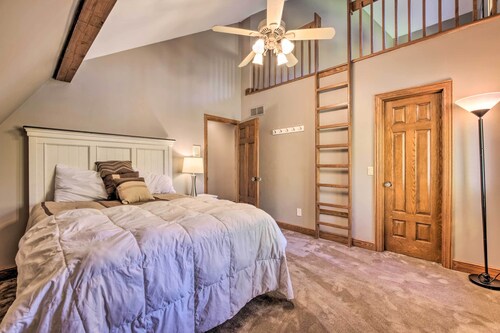 Stunning Solon Getaway ~ 20 Mi to Cleveland!