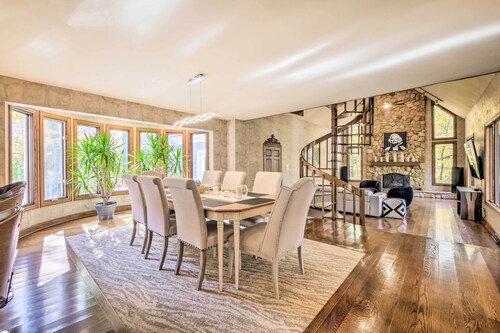 Stunning Solon Getaway ~ 20 Mi to Cleveland!