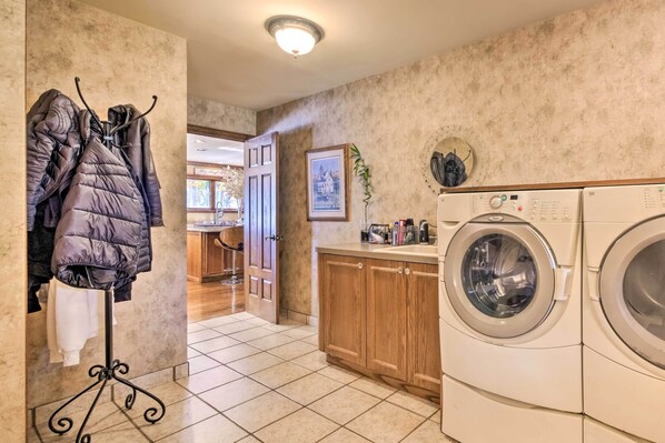 House (3 Bedrooms) | Interior - Stunning Solon Getaway ~ 20 Mi to Cleveland! (Solon)