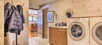 Stunning Solon Getaway ~ 20 Mi to Cleveland!