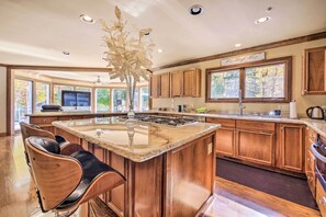 House (3 Bedrooms) | Interior - Stunning Solon Getaway ~ 20 Mi to Cleveland! (Solon)