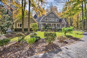 House (3 Bedrooms) | Interior - Stunning Solon Getaway ~ 20 Mi to Cleveland! (Solon)