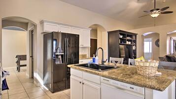 House (3 Bedrooms) | Interior