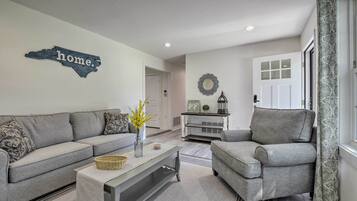 House (3 Bedrooms) | Front of property