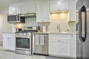 House (3 Bedrooms) | Interior - Apex Home ~ 15 Mi to Downtown Raleigh! (Apex)
