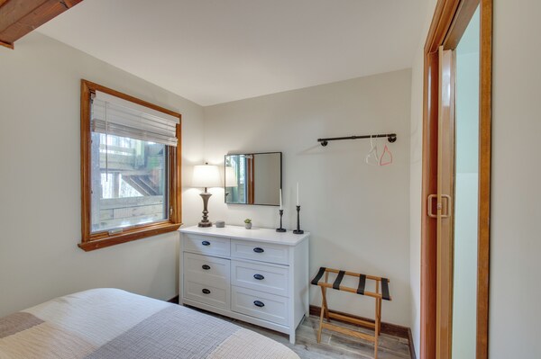Cozy 'Hillside Hideaway' In Wintergreen Resort! - Wintergreen Resort, VA