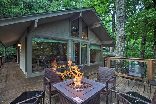 Cozy 'hillside Hideaway' in Wintergreen Resort!
