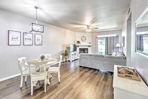 Apartment (2 Bedrooms) | Interior - Golf Course Views & Pool Access: Glendale Condo! (Glendale)