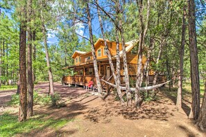 House (3 Bedrooms) | Interior - 1 Mi to Lake: Chic Arizona Cabin w/ Large Porch! (Lakeside)