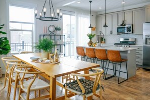 อพาร์ทเมนท์ (4 Bedrooms) | ด้านหน้าที่พัก