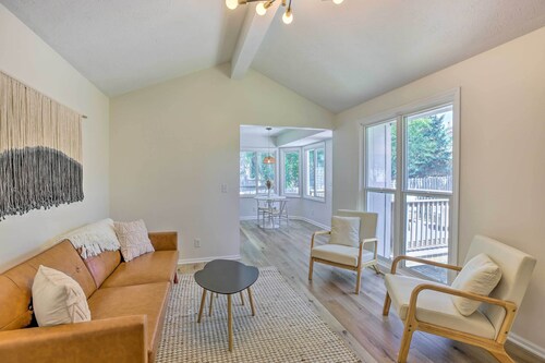 Modern Boho Gem: Yard + 10 Mi to Baxter Arena