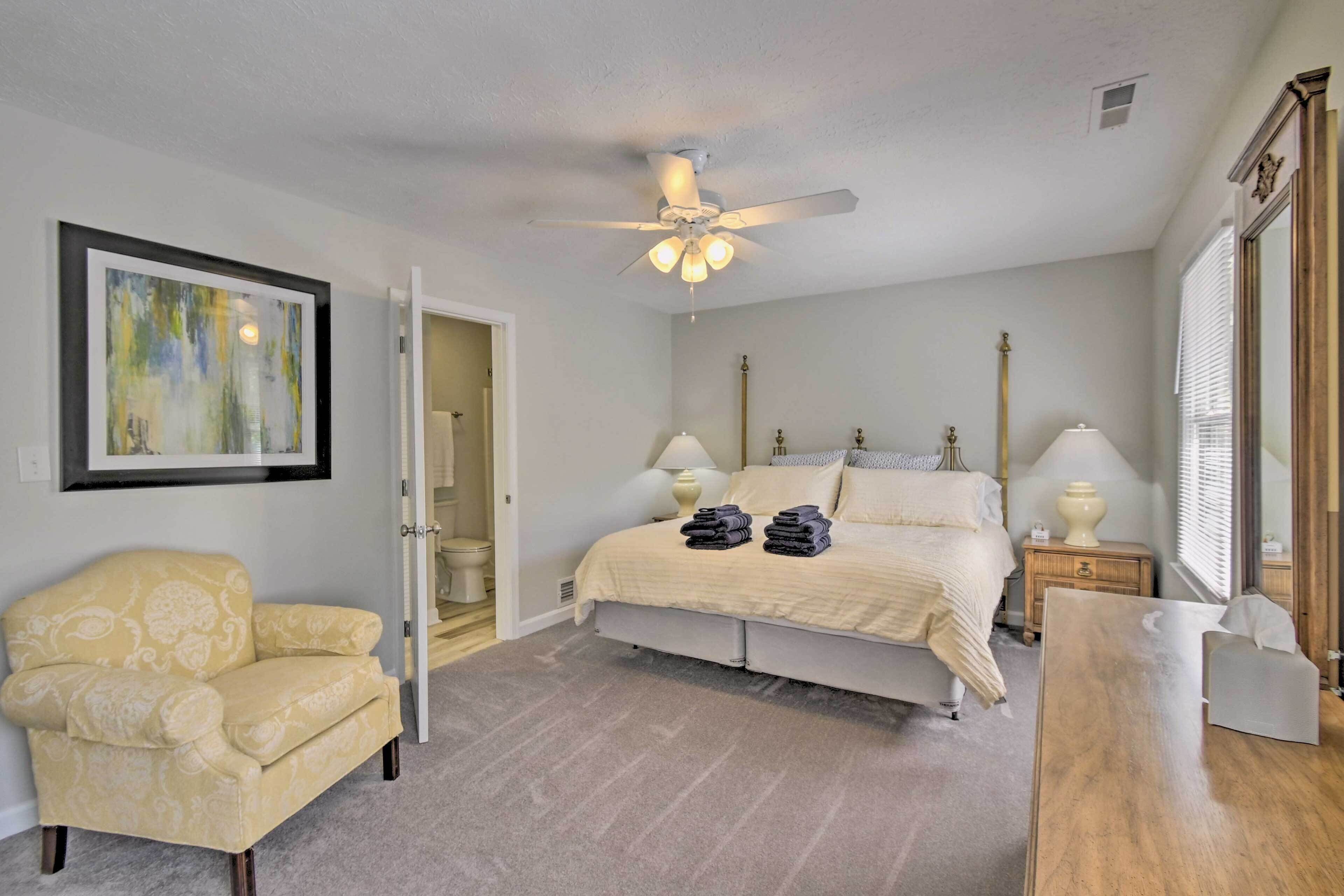 Apartment (2 Bedrooms) | 2 bedrooms, iron/ironing board, free cribs/infant beds, bed sheets