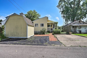 House (2 Bedrooms) | Interior - Lake Erie Waterfront Home w/ Sunroom & Yard! (Erie)