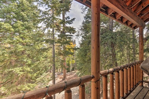 Duck Creek Village Cabin w/ Deck on Half Acre