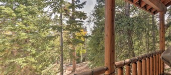 Duck Creek Village Cabin w/ Deck on Half Acre