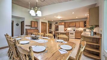 House (5 Bedrooms) | Interior