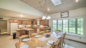 House (5 Bedrooms) | Interior