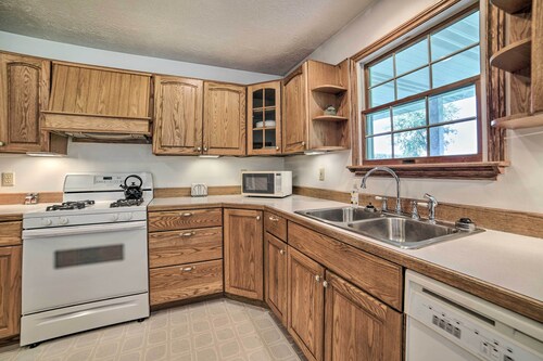 Family-friendly Retreat on Long Noble Lake!