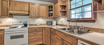 Family-friendly Retreat on Long Noble Lake!