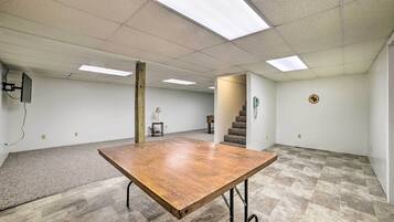 House (5 Bedrooms) | Interior