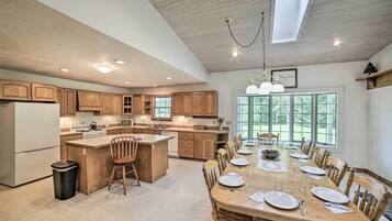 House (5 Bedrooms) | Interior