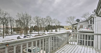 Near Mt Airy Casino: Mount Pocono Condo w/ Balcony