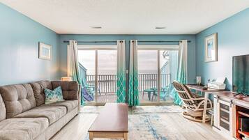 Apartment (1 Bedroom) | Living area | TV