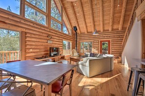 House (4 Bedrooms) | Interior