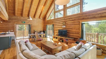 House (5 Bedrooms) | Interior