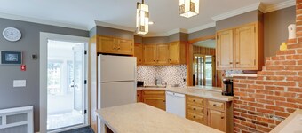 Franconia Escape on Half Acre w/ Fire Pit & Deck!