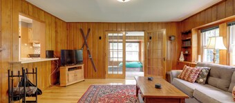 Franconia Escape on Half Acre w/ Fire Pit & Deck!