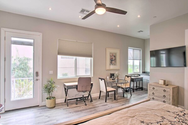 1 bedroom, iron/ironing board, bed sheets - New! Delightful Studio ~ 3 Mi to Lookout Mountain! (Phoenix)