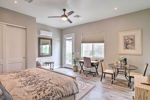 1 bedroom, iron/ironing board, bed sheets - New! Delightful Studio ~ 3 Mi to Lookout Mountain! (Phoenix)