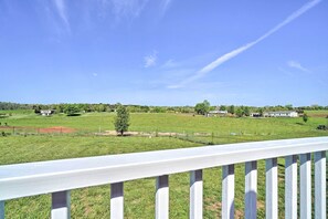 Cottage (1 Bedroom) | Interior - Landscape Views: Sweetwater Country Cottage! (Sweetwater)