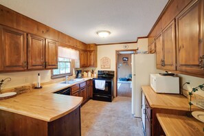 House (4 Bedrooms) | Interior