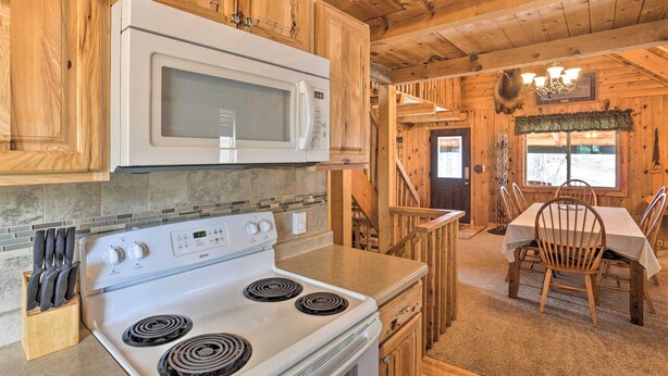 Unclassified image, 1 of 23, button - Whitewood Cabin: Deck, Gas Grill & Hot Tub! (Whitewood)