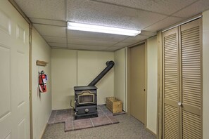 House (5 Bedrooms) | Interior - Whitewood Cabin: Deck, Gas Grill & Hot Tub! (Whitewood)