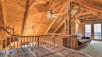 House (5 Bedrooms) | Interior