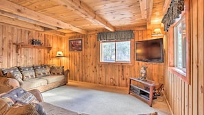 Unclassified image, 3 of 23, button - Whitewood Cabin: Deck, Gas Grill & Hot Tub! (Whitewood)