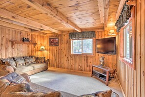 House (5 Bedrooms) | Interior - Whitewood Cabin: Deck, Gas Grill & Hot Tub! (Whitewood)