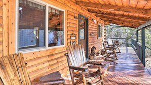 Unclassified image, 2 of 23, button - Whitewood Cabin: Deck, Gas Grill & Hot Tub! (Whitewood)