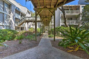 Apartment (3 Bedrooms) | Interior - Walk to Coligny Beach Park: Coastal Oasis w/ Pool (Hilton Head Island)